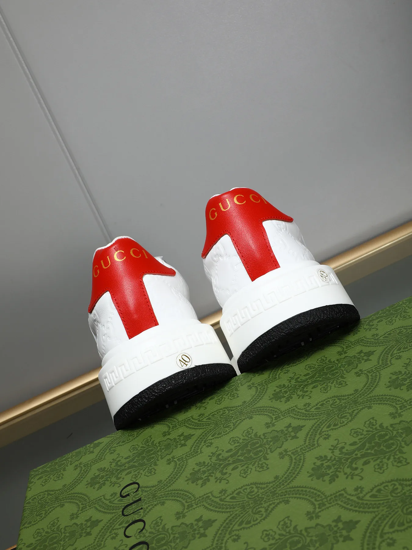 Men's shoes 💰480 New men's shoes GUCCI Fashion trend Made of first-layer calfskin ➕ washed sheep lining! The foot feels super comfortable and the workmanship is impeccable. Foam ultra-light outsole, size: 38-44 (45 customized) 4 colors to choose from!